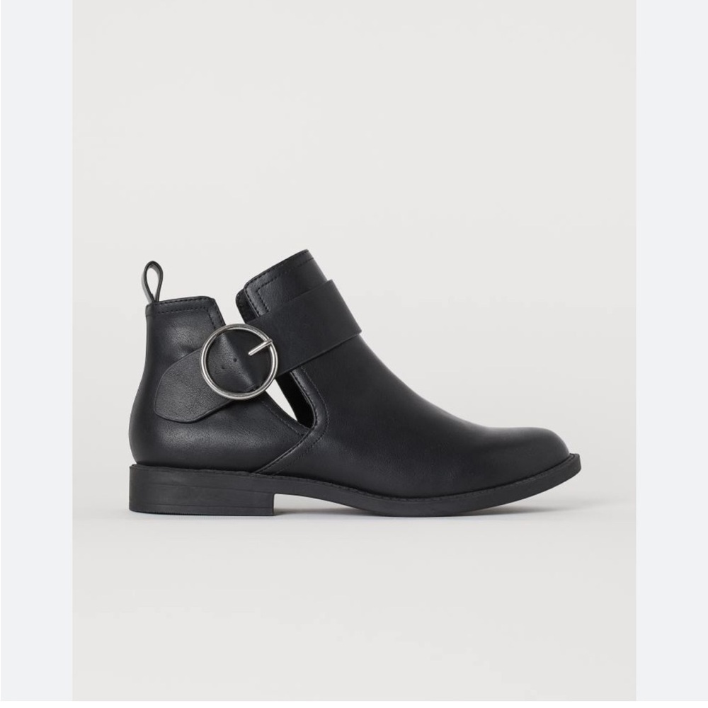 H&M Divided Faux Leather Black Cut-out Low Heel Moto Ankle Boot Size 5.5 - Picture 2 of 16